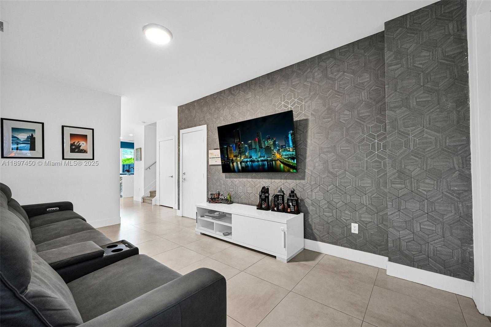 Small Image of 7179 NORTH WEST 102ND PL, Doral Number 11