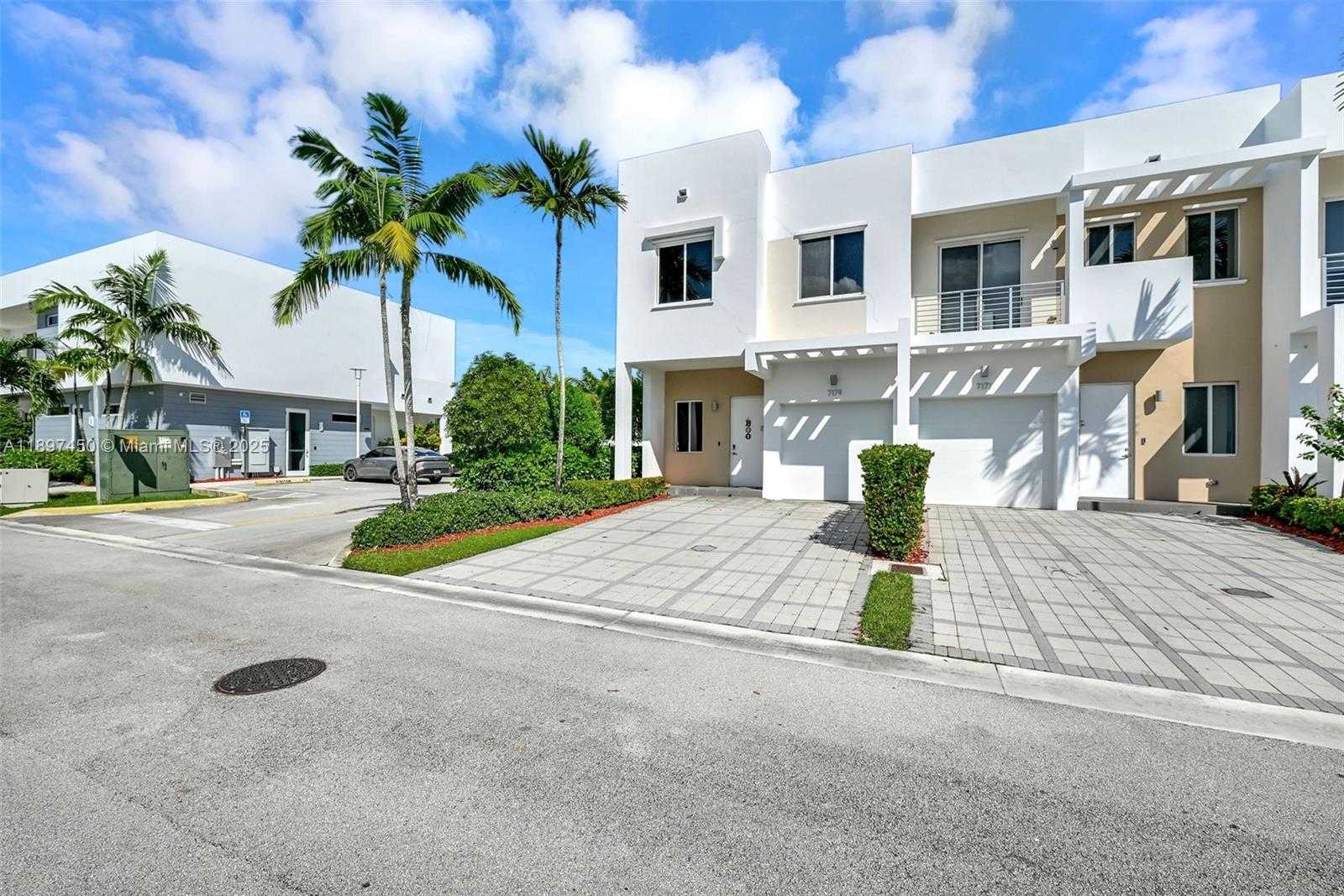 Small Image of 7179 NORTH WEST 102ND PL, Doral Number 2