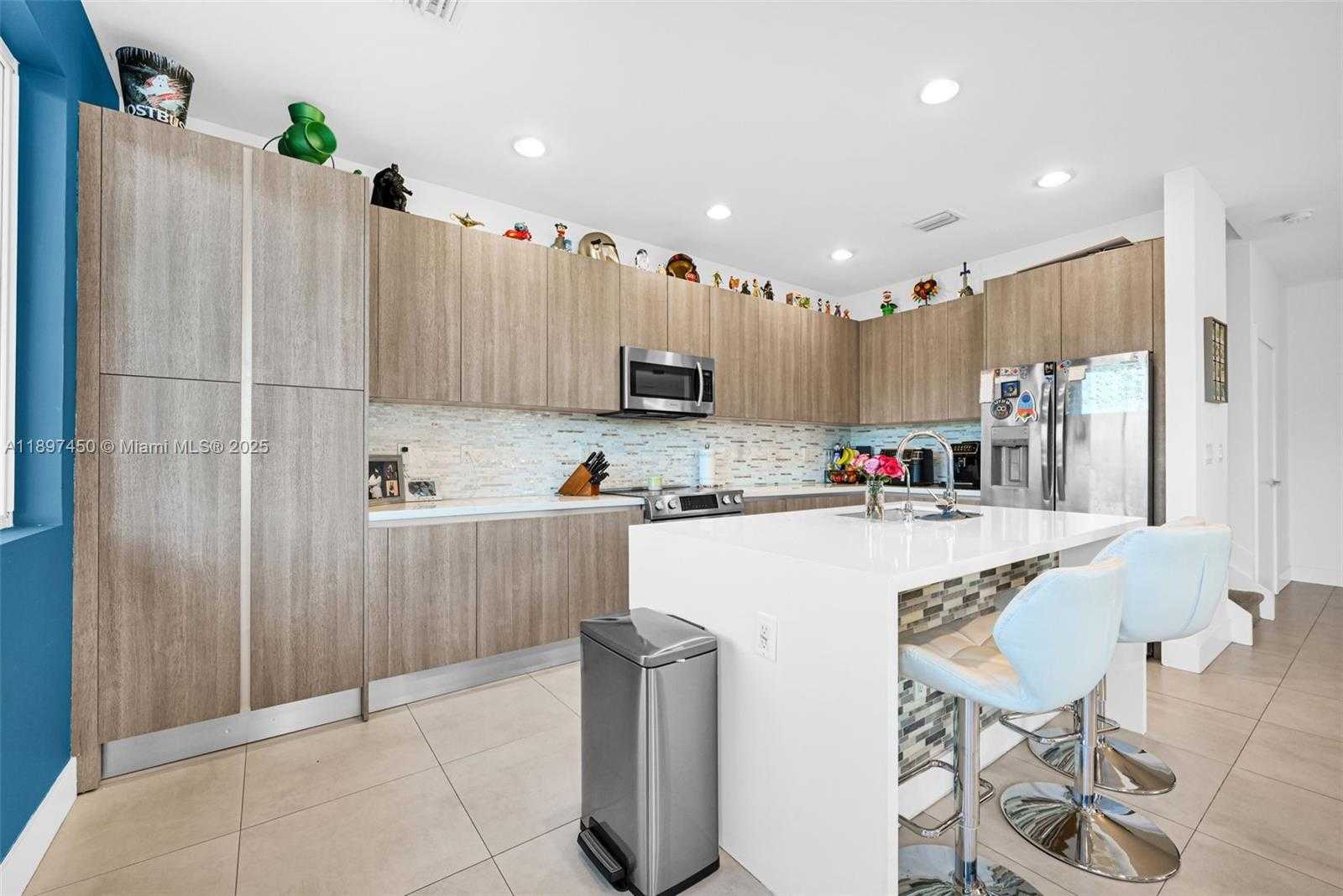 Small Image of 7179 NORTH WEST 102ND PL, Doral Number 3