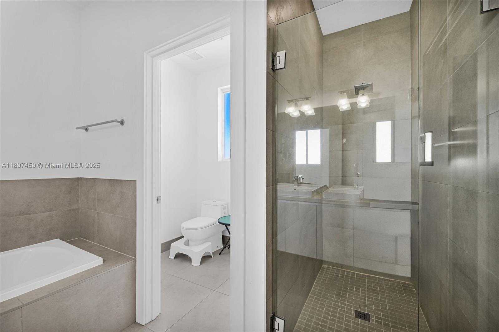 Small Image of 7179 NORTH WEST 102ND PL, Doral Number 35
