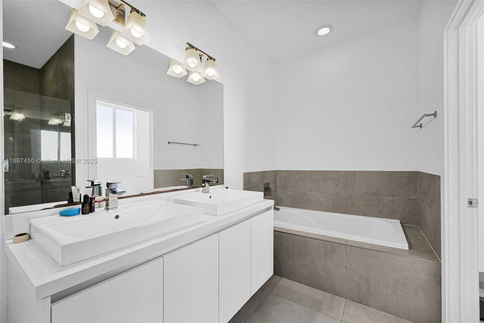 Small Image of 7179 NORTH WEST 102ND PL, Doral Number 36