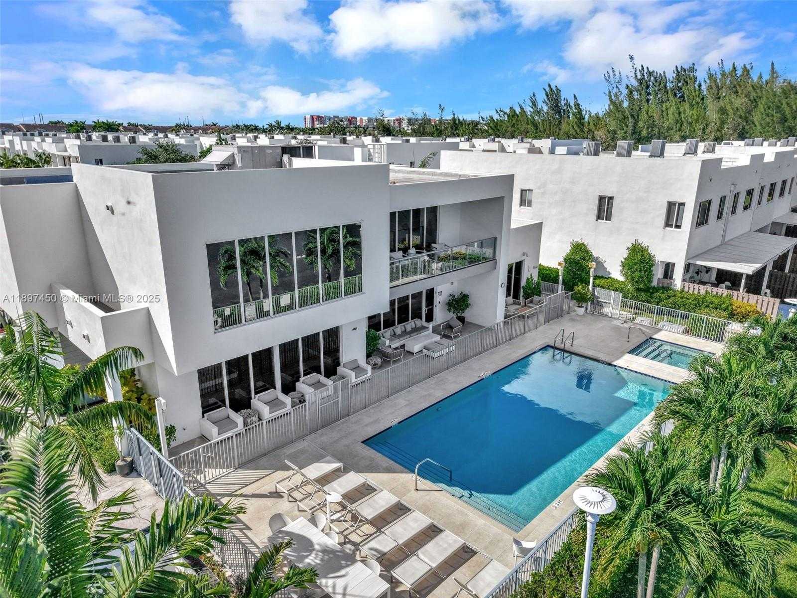 Small Image of 7179 NORTH WEST 102ND PL, Doral Number 47