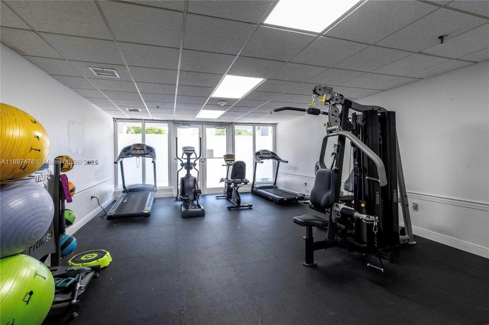 Small Image of 3200 COLLINS AVE #8-4, Miami Beach Number 11