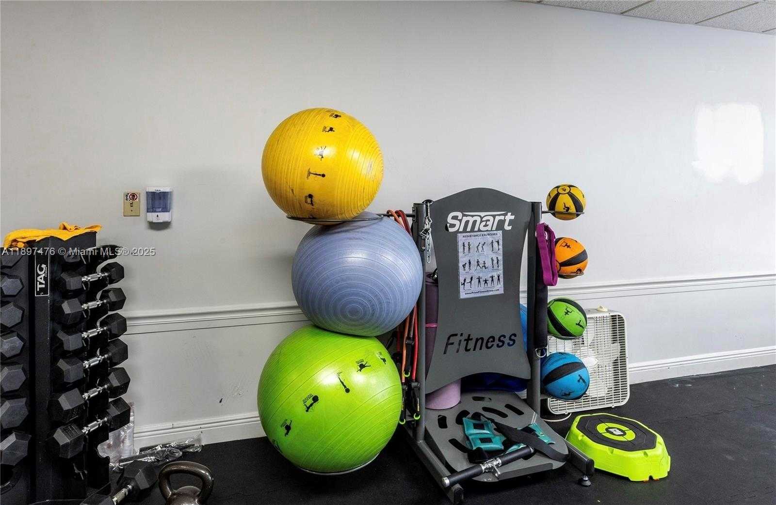 Small Image of 3200 COLLINS AVE #8-4, Miami Beach Number 12