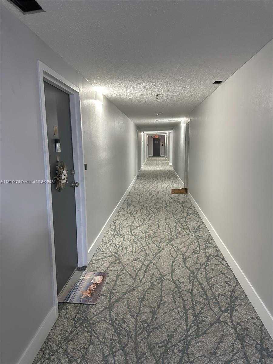 Small Image of 3200 COLLINS AVE #8-4, Miami Beach Number 14