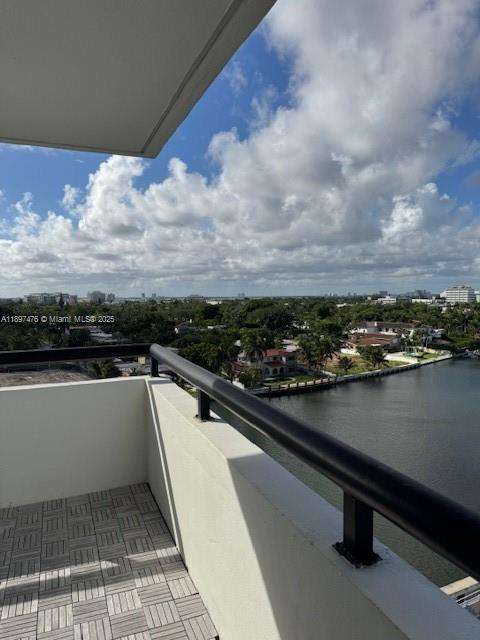 Small Image of 3200 COLLINS AVE #8-4, Miami Beach Number 15