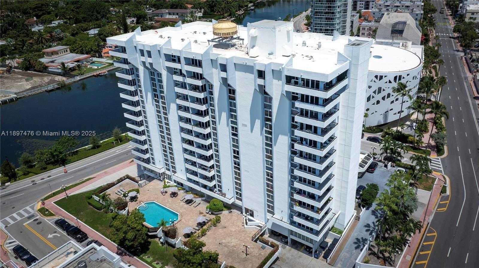 Small Image of 3200 COLLINS AVE #8-4, Miami Beach Number 3