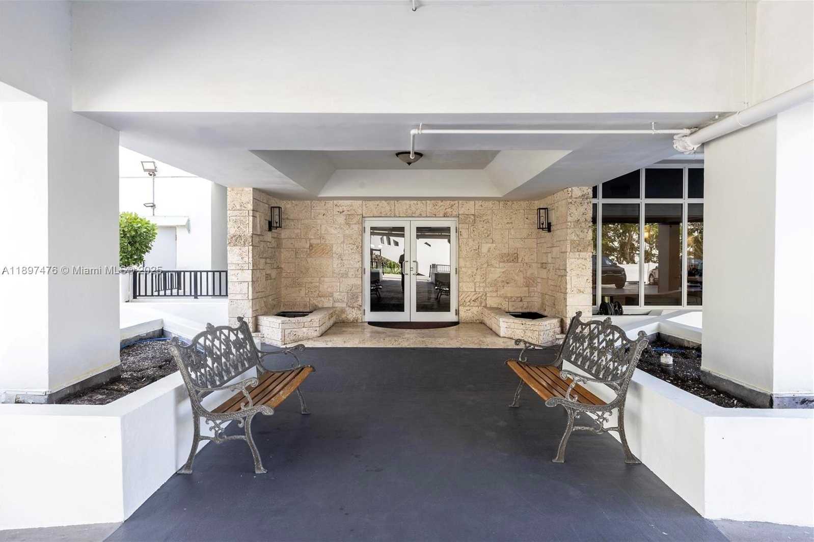 Small Image of 3200 COLLINS AVE #8-4, Miami Beach Number 5