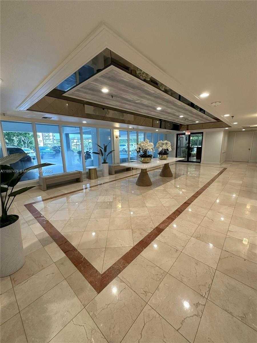 Small Image of 3200 COLLINS AVE #8-4, Miami Beach Number 6
