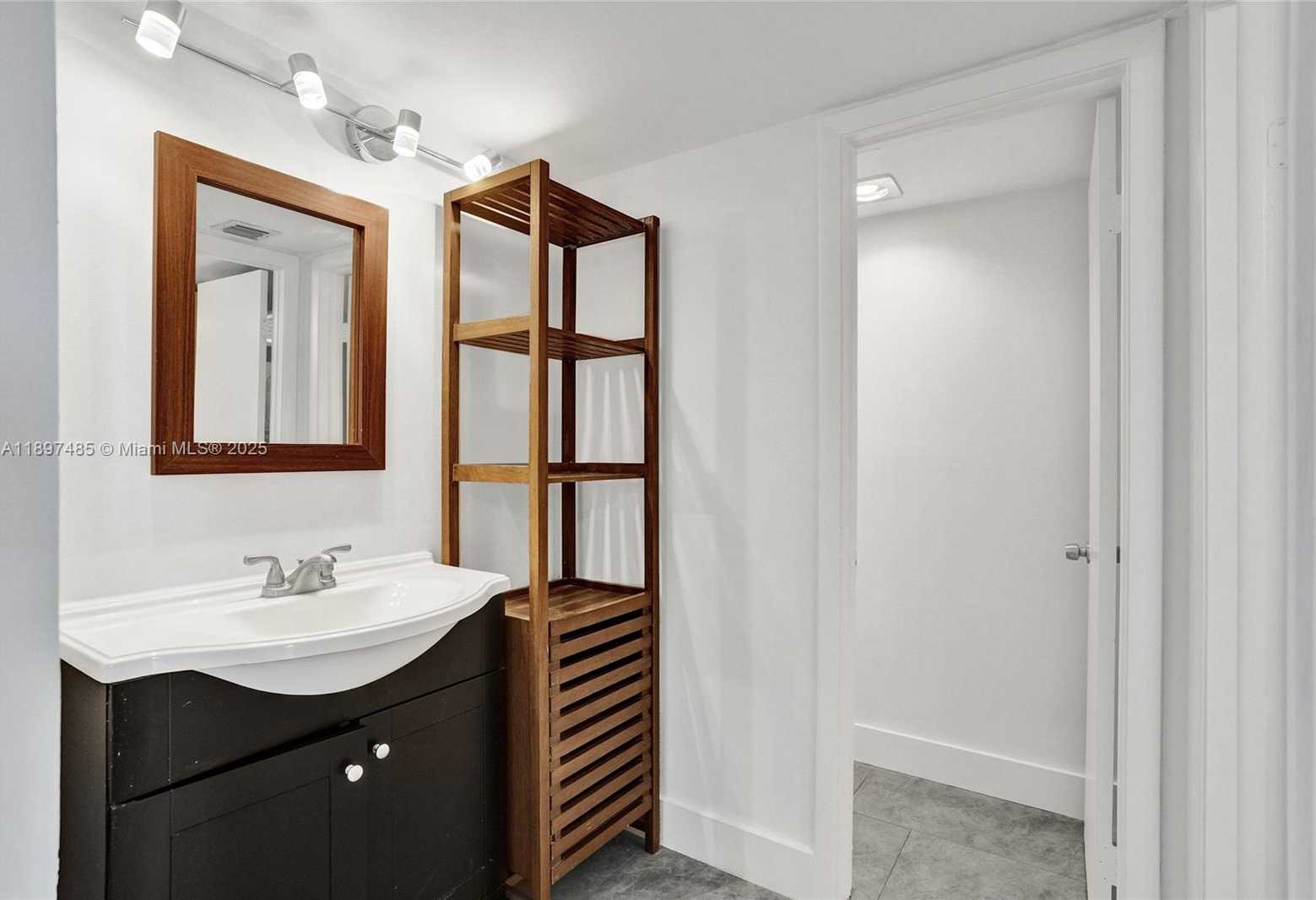 Small Image of 20332 NORTH EAST 34TH CT #26, Aventura Number 25