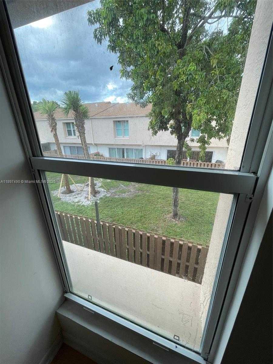 Small Image of 8237 NORTH WEST 8TH CT #4, Plantation Number 20