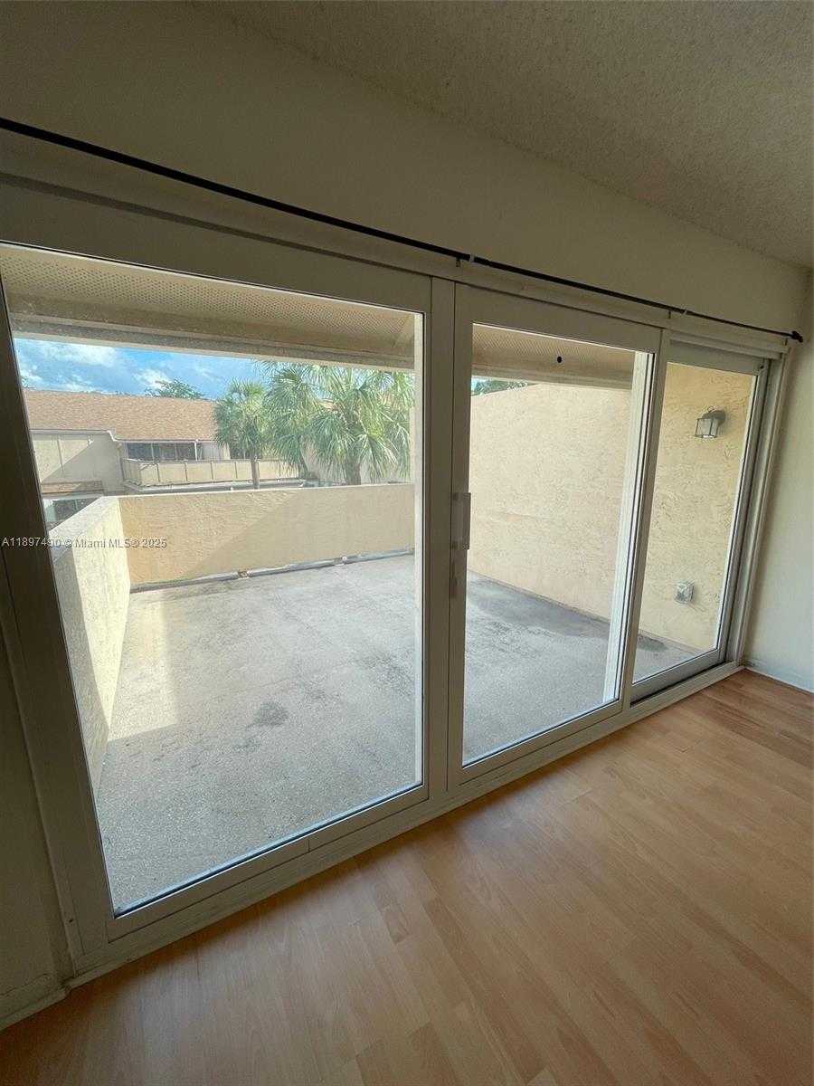 Small Image of 8237 NORTH WEST 8TH CT #4, Plantation Number 4