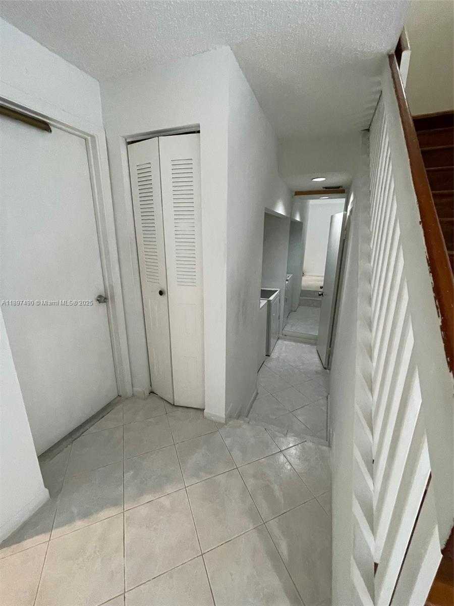 Small Image of 8237 NORTH WEST 8TH CT #4, Plantation Number 41