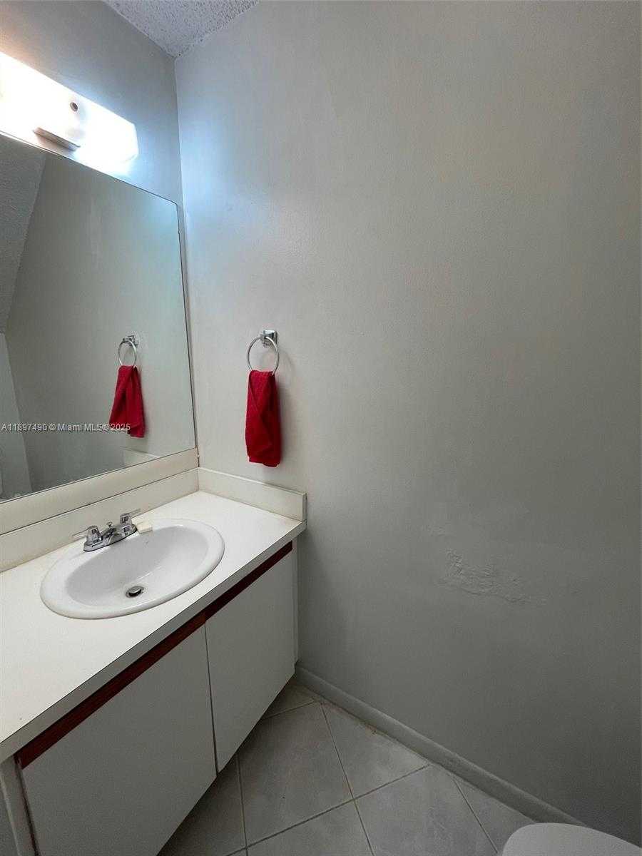 Small Image of 8237 NORTH WEST 8TH CT #4, Plantation Number 43