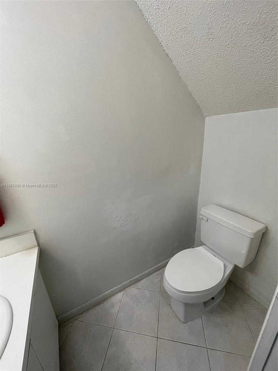 Small Image of 8237 NORTH WEST 8TH CT #4, Plantation Number 44