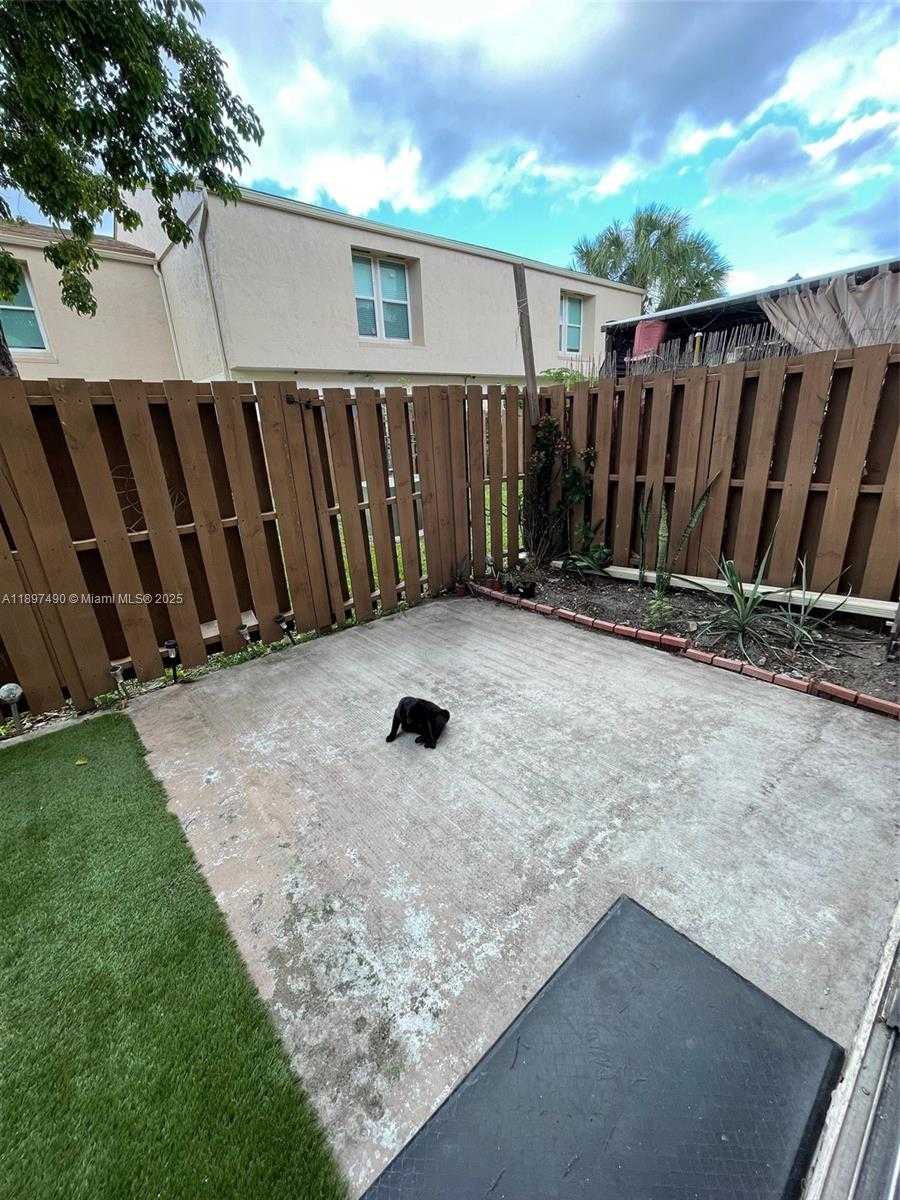 Small Image of 8237 NORTH WEST 8TH CT #4, Plantation Number 51