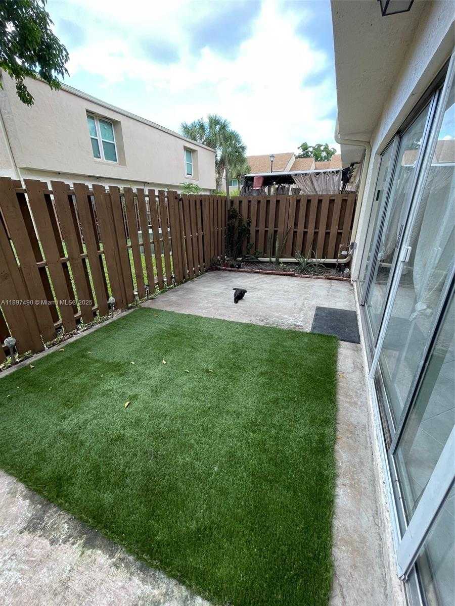 Small Image of 8237 NORTH WEST 8TH CT #4, Plantation Number 52