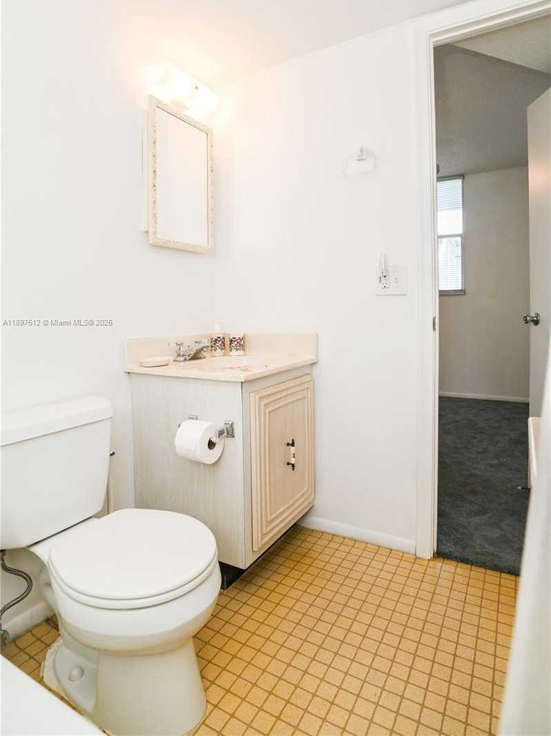 Small Image of 110 ROYAL PARK DR #2H, Oakland Park Number 21