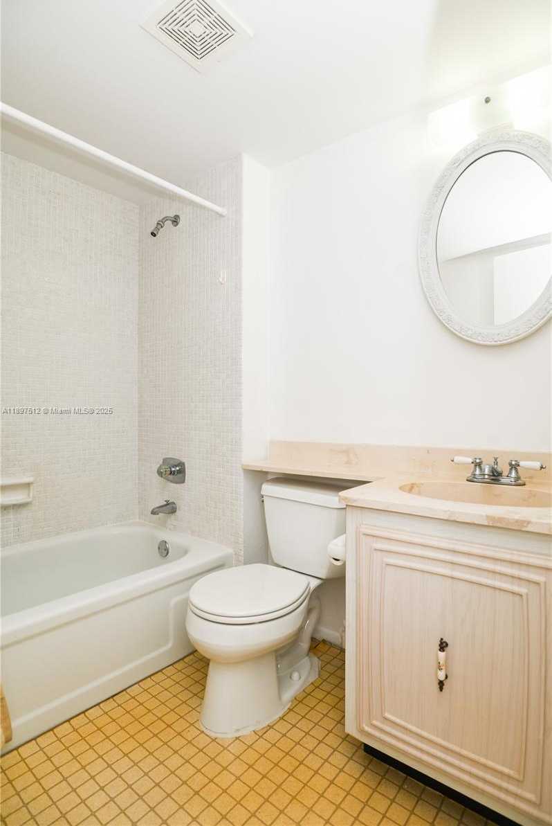 Small Image of 110 ROYAL PARK DR #2H, Oakland Park Number 22