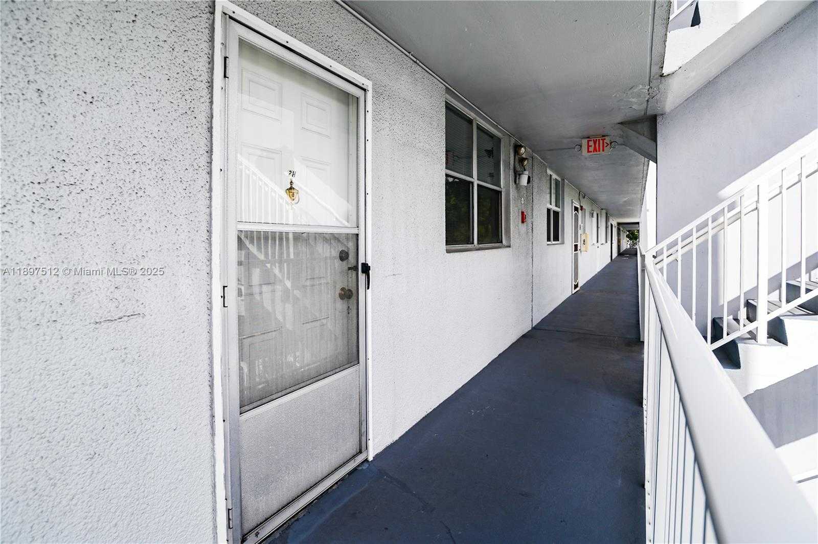 Small Image of 110 ROYAL PARK DR #2H, Oakland Park Number 3