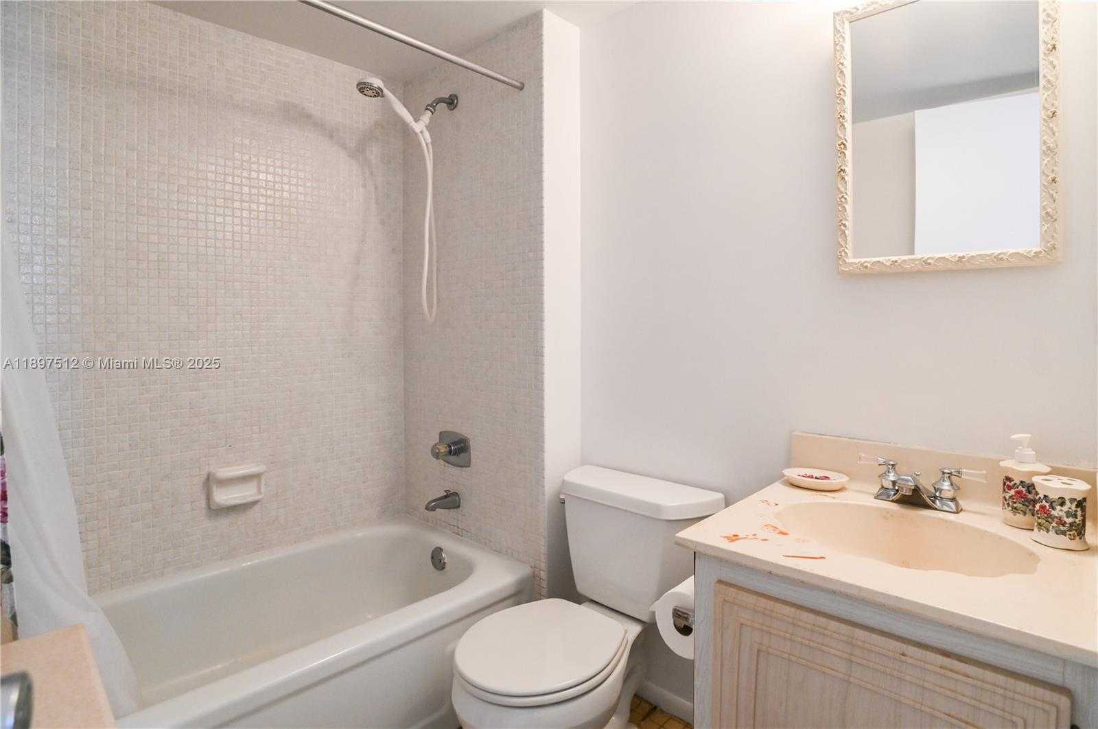 Small Image of 110 ROYAL PARK DR #2H, Oakland Park Number 30