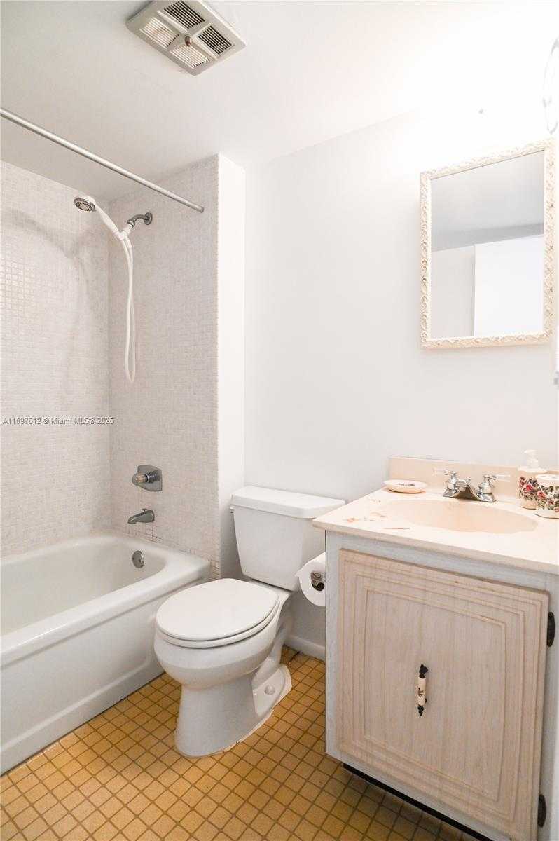 Small Image of 110 ROYAL PARK DR #2H, Oakland Park Number 31