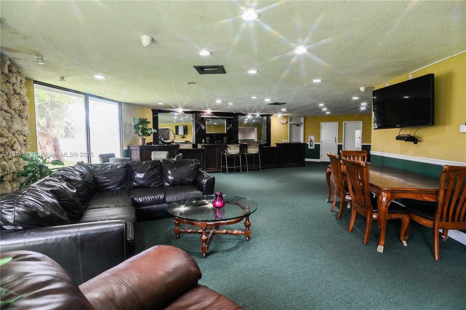 Small Image of 110 ROYAL PARK DR #2H, Oakland Park Number 38