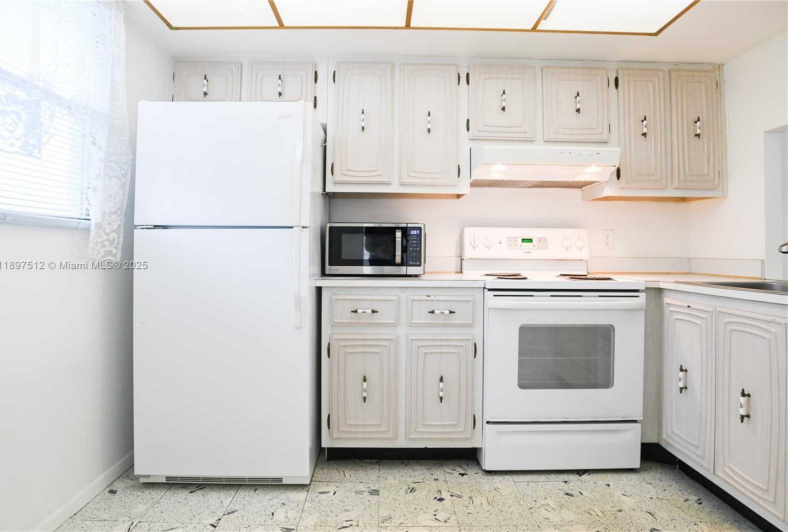 Small Image of 110 ROYAL PARK DR #2H, Oakland Park Number 4