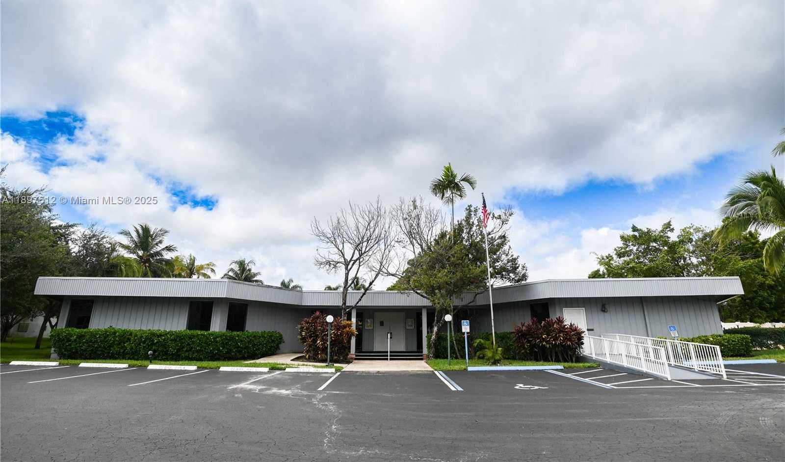 Small Image of 110 ROYAL PARK DR #2H, Oakland Park Number 41