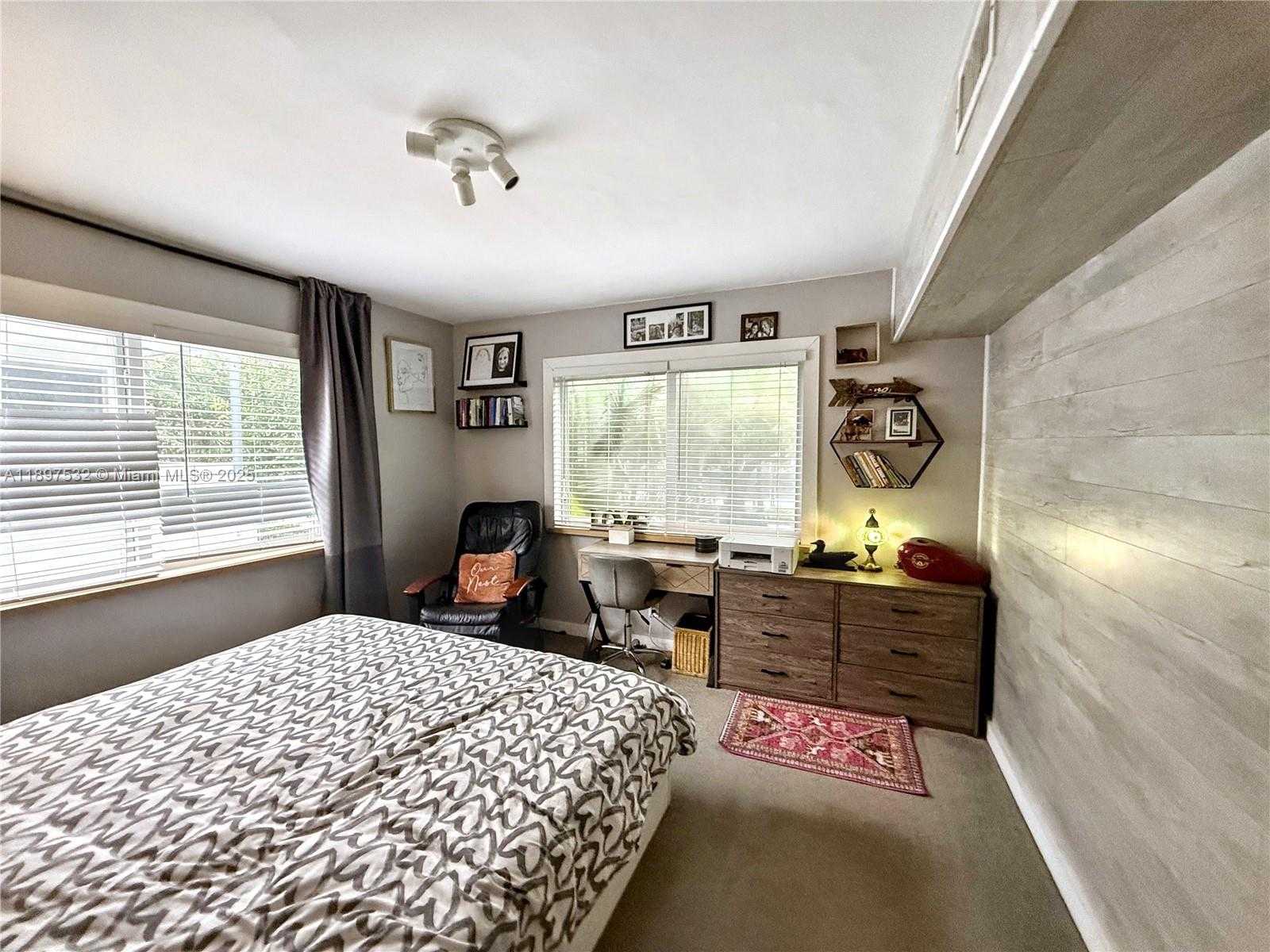 Small Image of 1115 MERIDIAN AVE #Townhouse, Miami Beach Number 6