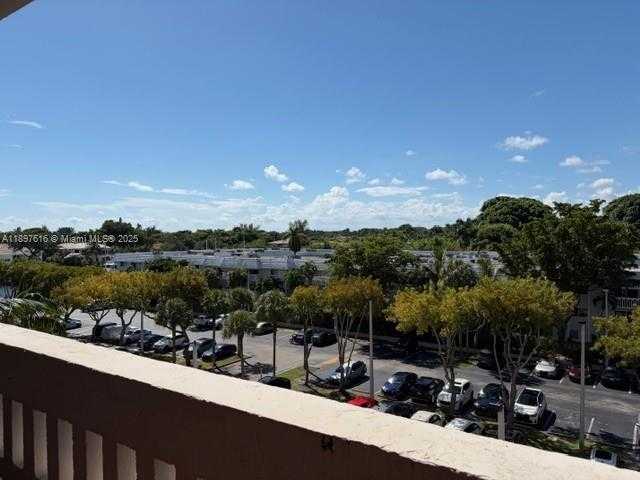 Small Image of 90 EDGEWATER DR #505, Coral Gables Number 10