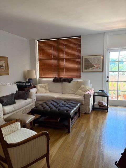 Small Image of 90 EDGEWATER DR #505, Coral Gables Number 5