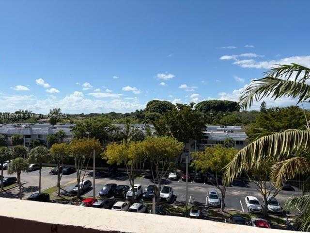 Small Image of 90 EDGEWATER DR #505, Coral Gables Number 9