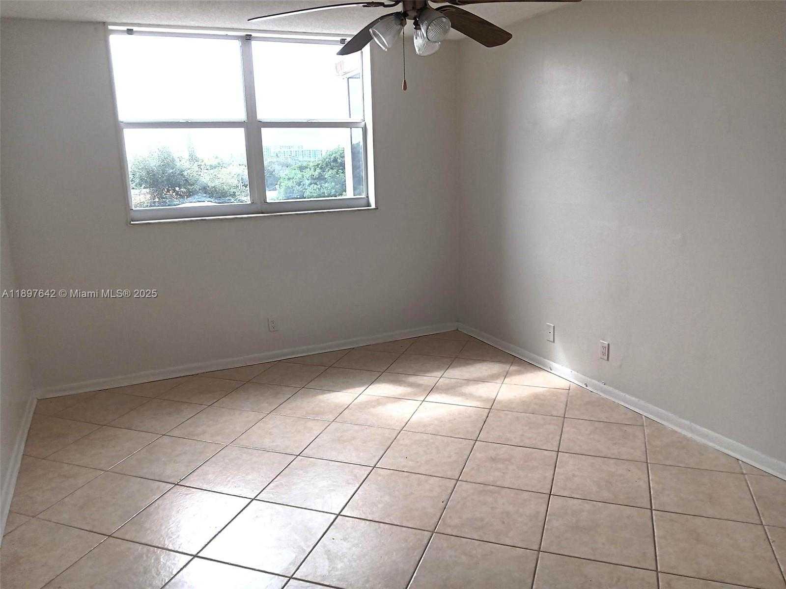 Small Image of 1830 DIXIEANNA ST #503, Hollywood Number 11