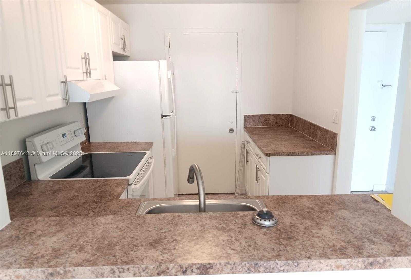 Small Image of 1830 DIXIEANNA ST #503, Hollywood Number 3