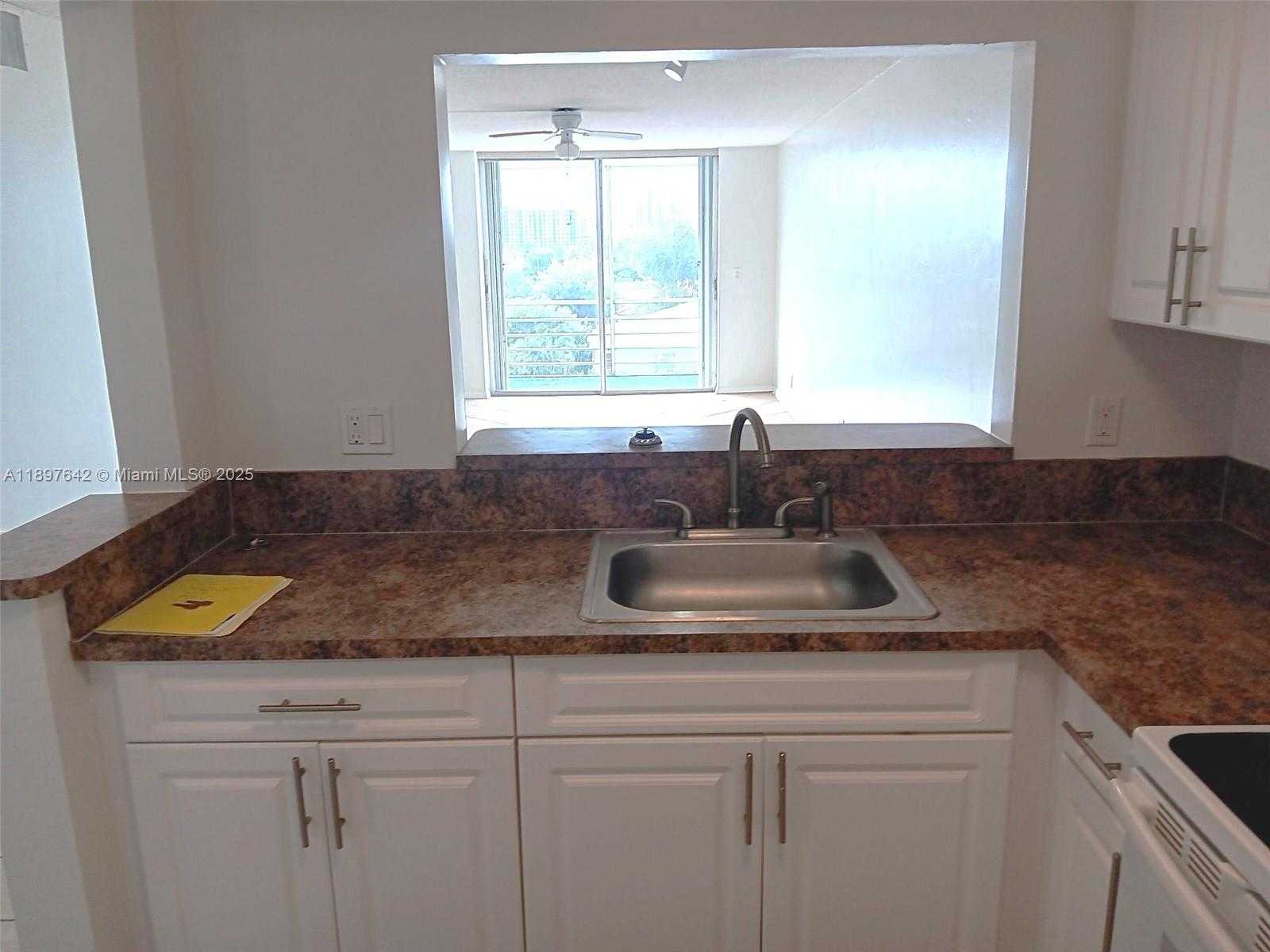 Small Image of 1830 DIXIEANNA ST #503, Hollywood Number 4