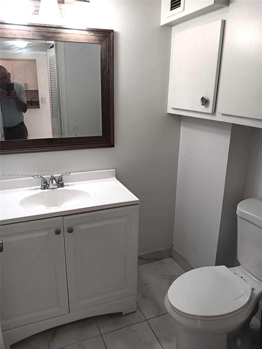 Small Image of 1830 DIXIEANNA ST #503, Hollywood Number 9