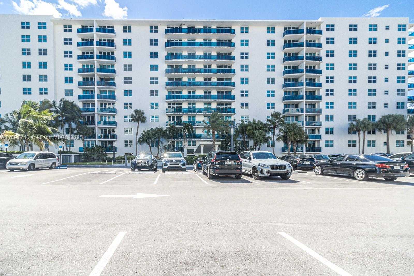 Small Image of 7501 EAST TREASURE DR #8T, North Bay Village Number 23