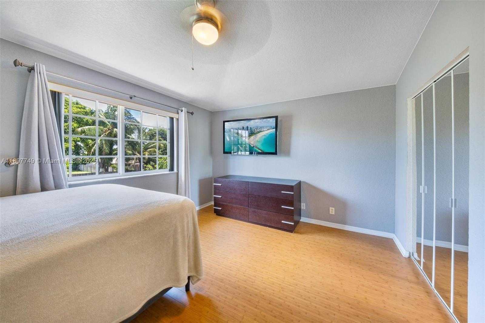 Imagen de Pequeño Objeto