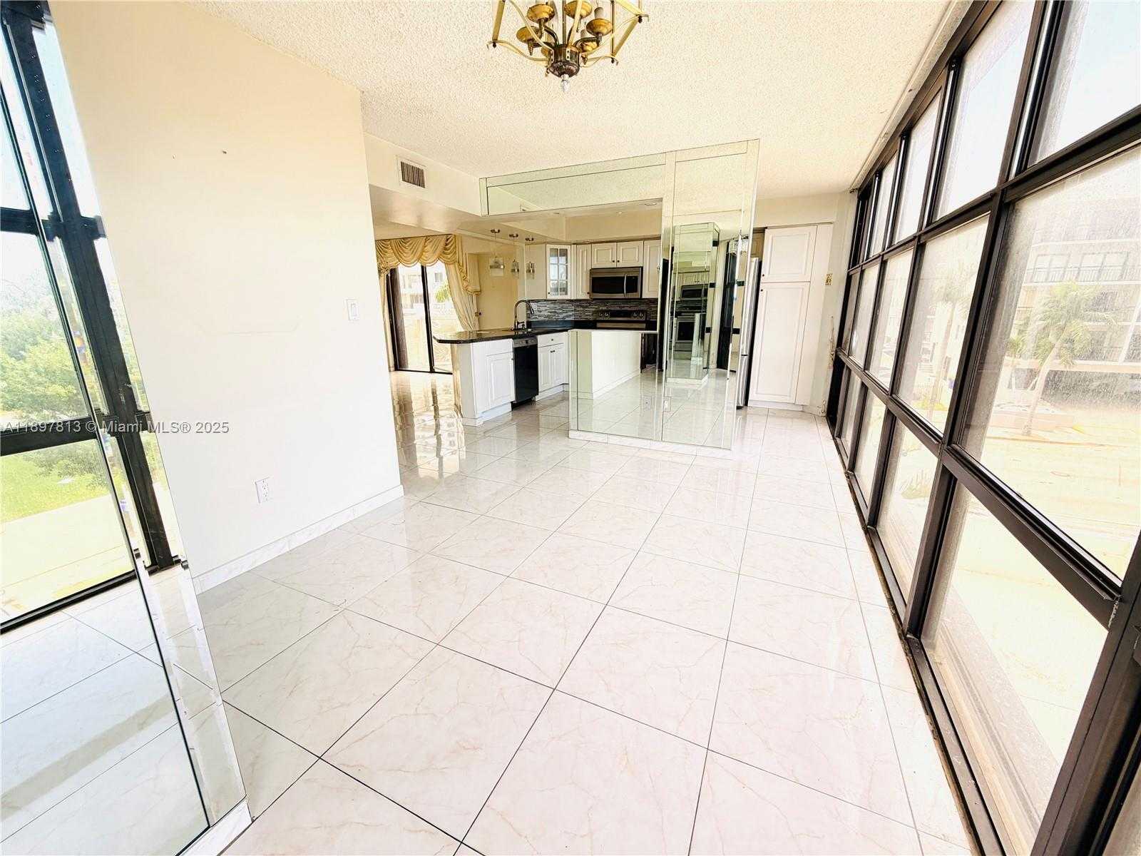 Small Image of 6423 COLLINS AVE #310, Miami Beach Number 10