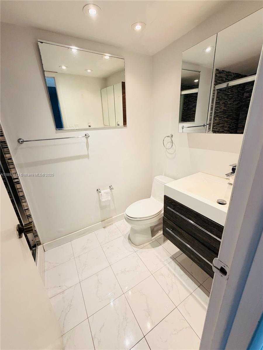 Small Image of 6423 COLLINS AVE #310, Miami Beach Number 12