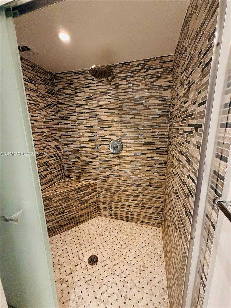 Small Image of 6423 COLLINS AVE #310, Miami Beach Number 13