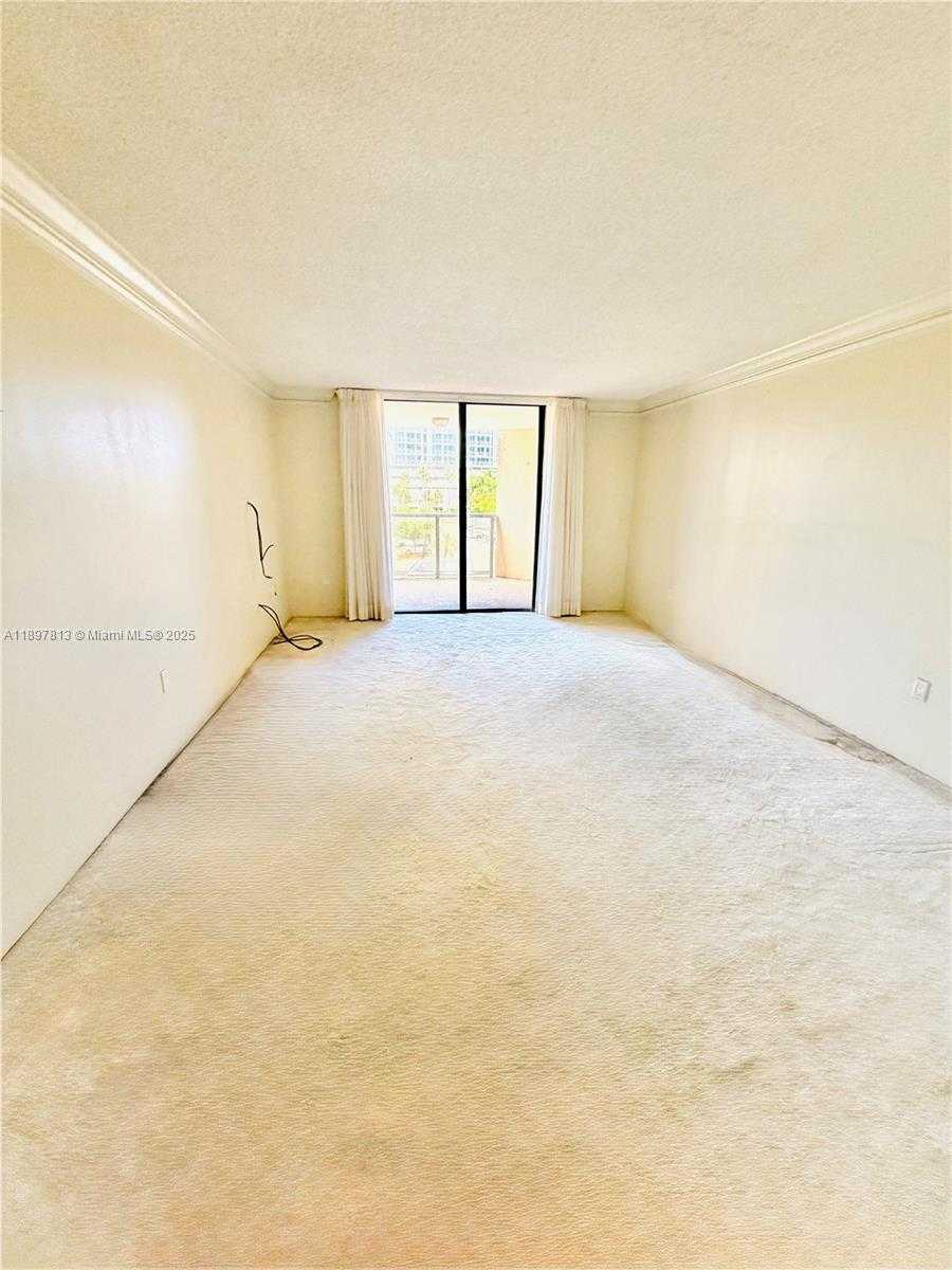 Small Image of 6423 COLLINS AVE #310, Miami Beach Number 14