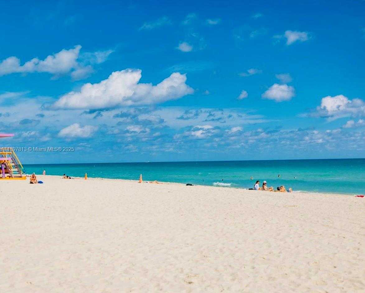 Small Image of 6423 COLLINS AVE #310, Miami Beach Number 2