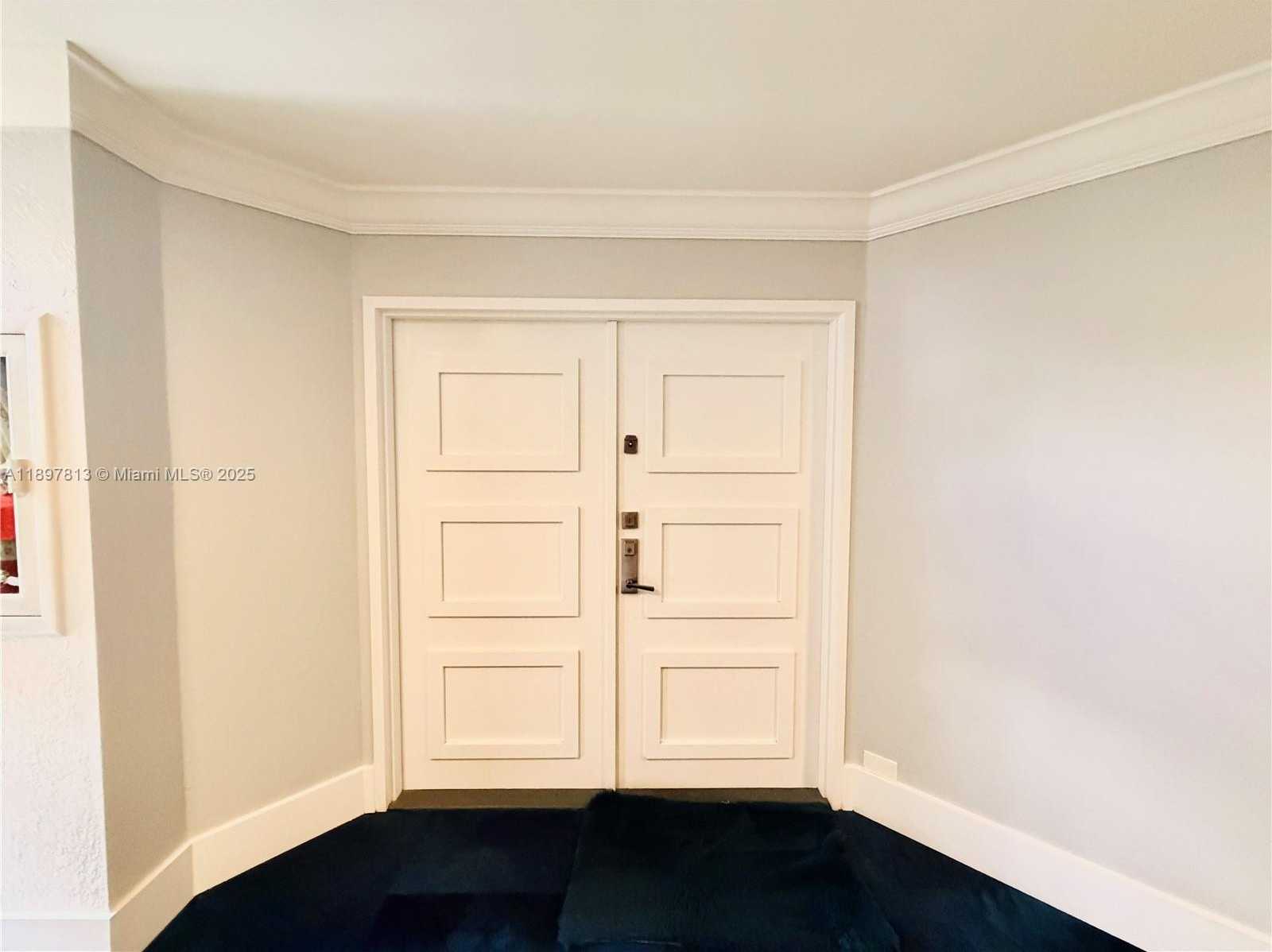 Small Image of 6423 COLLINS AVE #310, Miami Beach Number 3