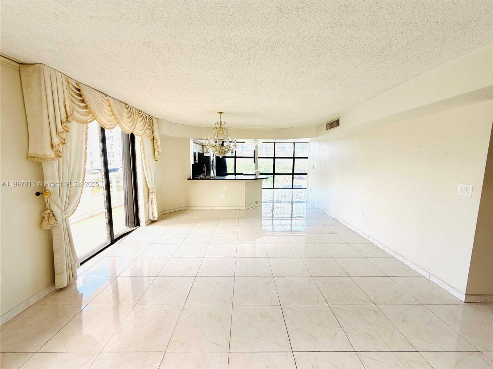 Small Image of 6423 COLLINS AVE #310, Miami Beach Number 4