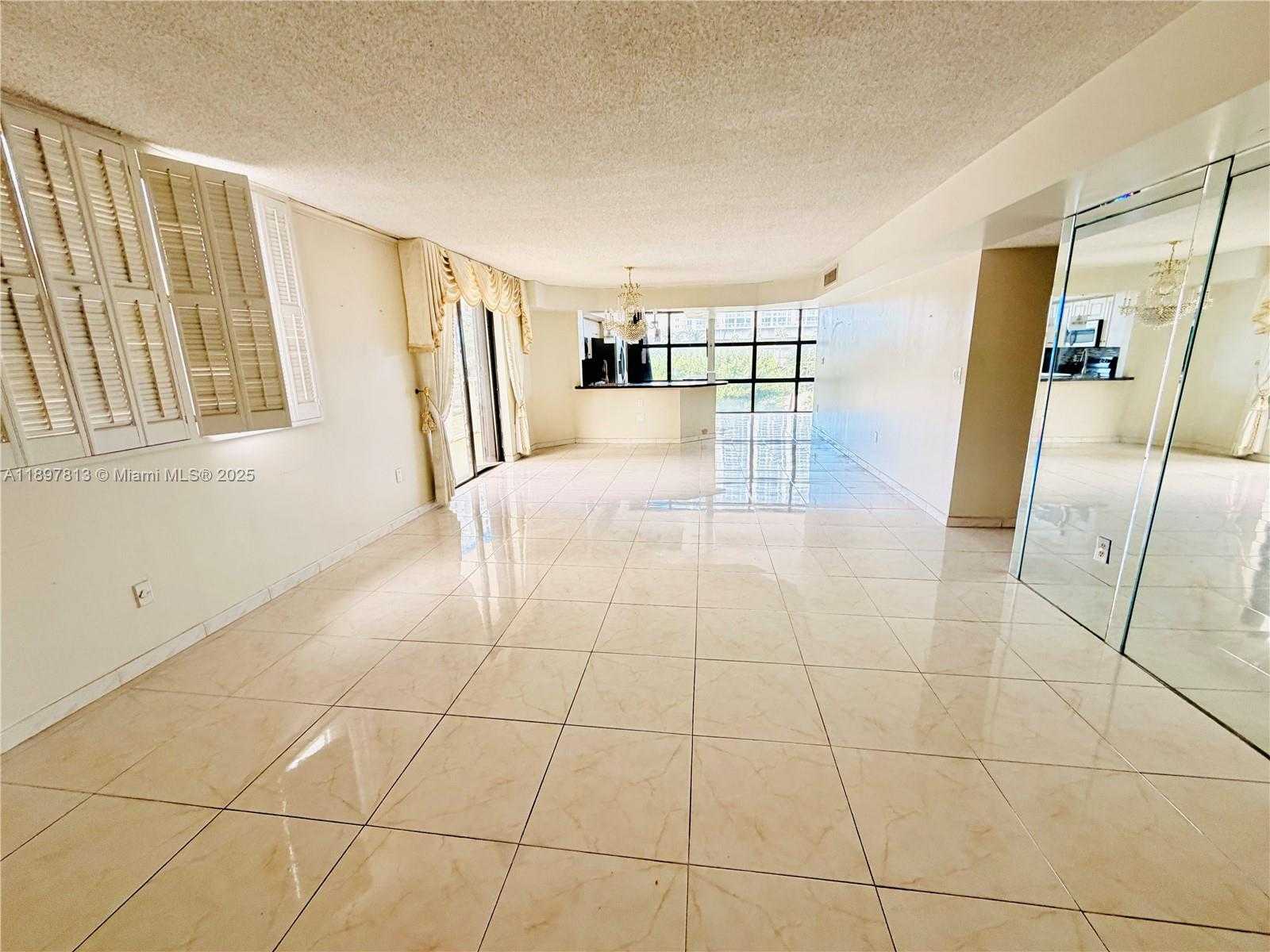 Small Image of 6423 COLLINS AVE #310, Miami Beach Number 5