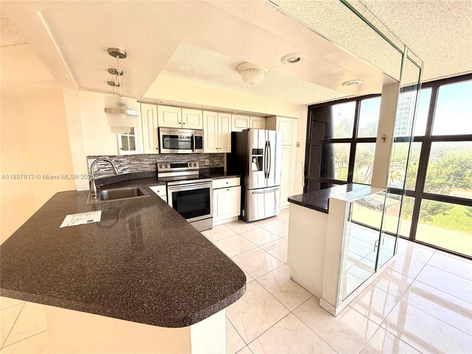 Small Image of 6423 COLLINS AVE #310, Miami Beach Number 7