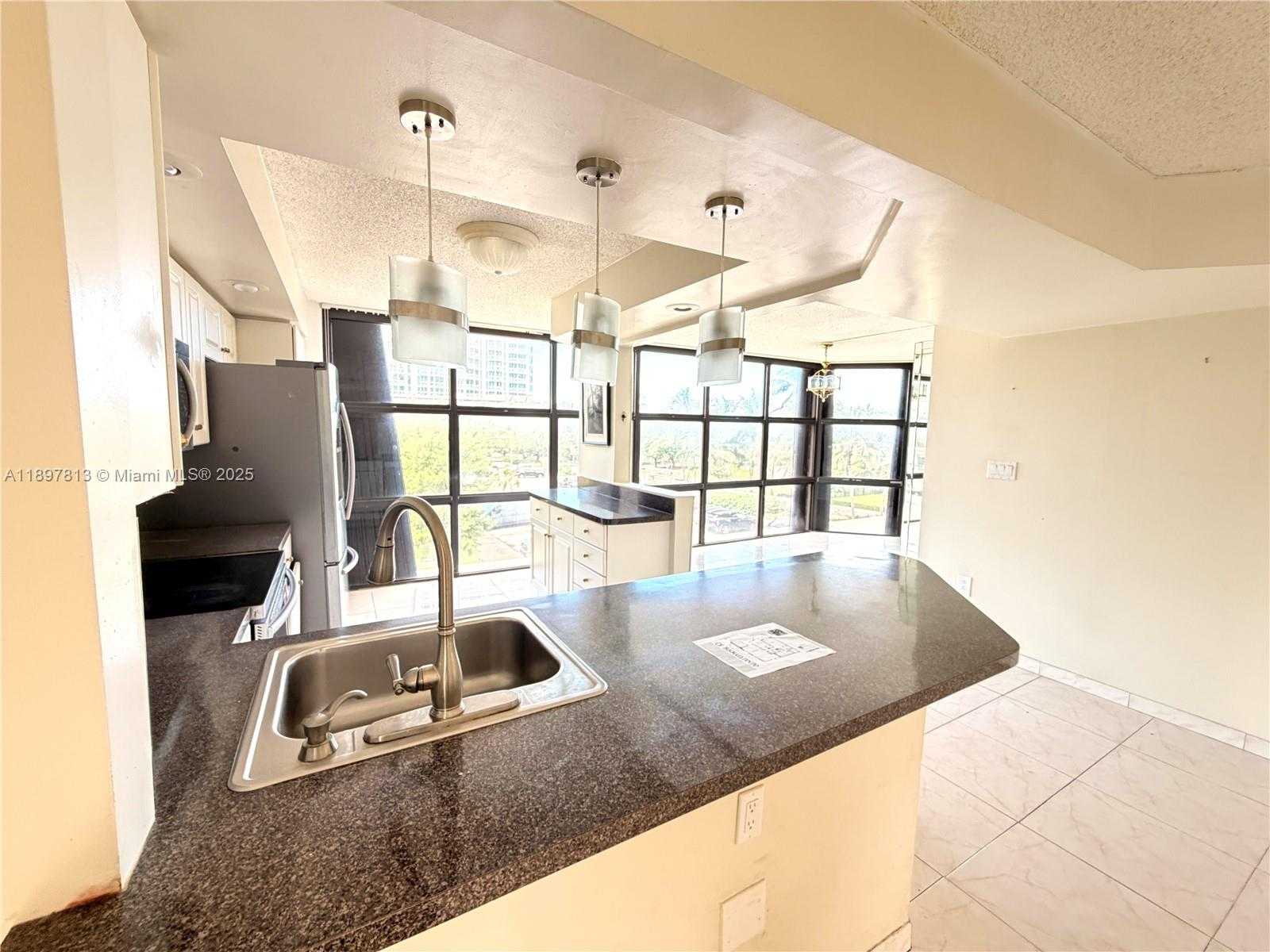 Small Image of 6423 COLLINS AVE #310, Miami Beach Number 8