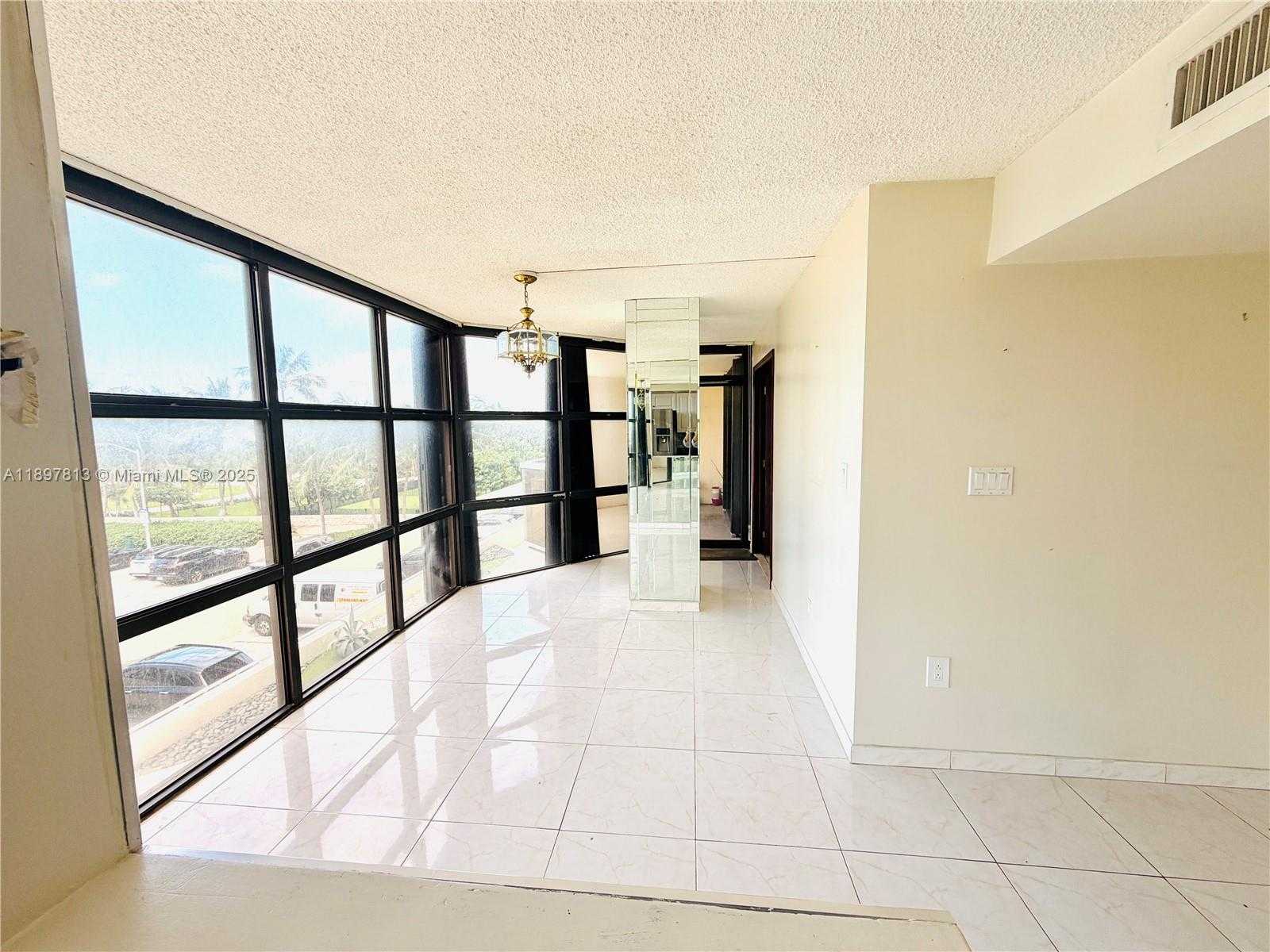Small Image of 6423 COLLINS AVE #310, Miami Beach Number 9